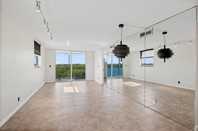 Photo - 689 NE 6th Ct Unit 4010