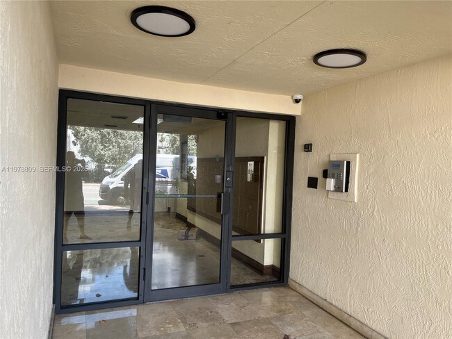 Photo - 1250 Lincoln Rd Unit 310