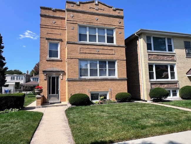 Building Photo - 4934 N Marmora Ave Unit 1 Rental