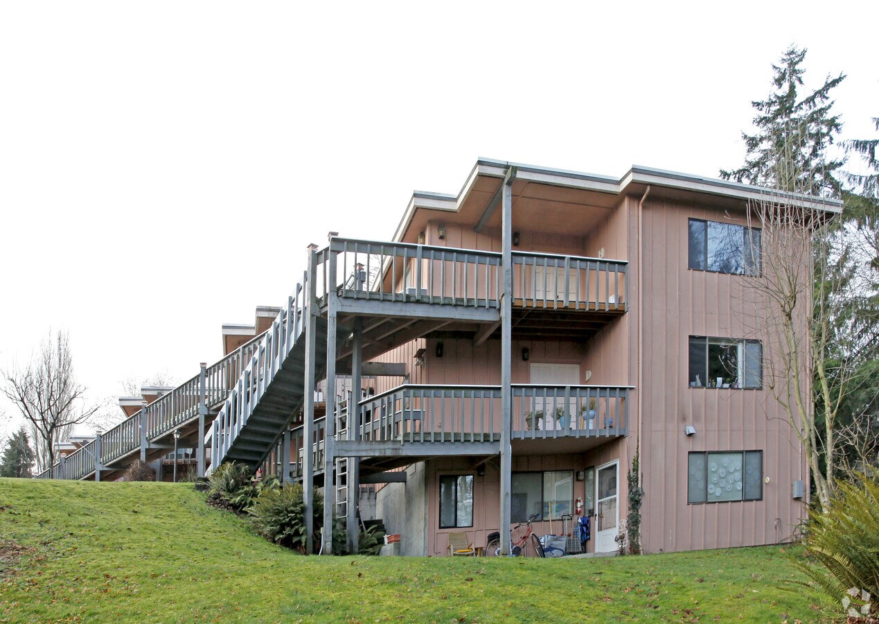 Photo - Charter House Apartments