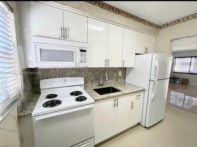 Building Photo - 3600 SW 9th Terrace Unit 2B Rental