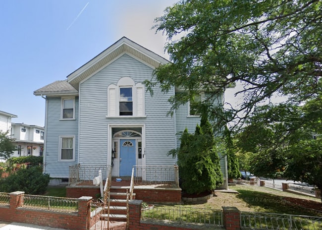 Building Photo - 108 Cross St Unit 1FRT Rental