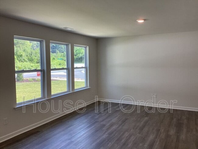 Photo - 73 Lillian Ln
