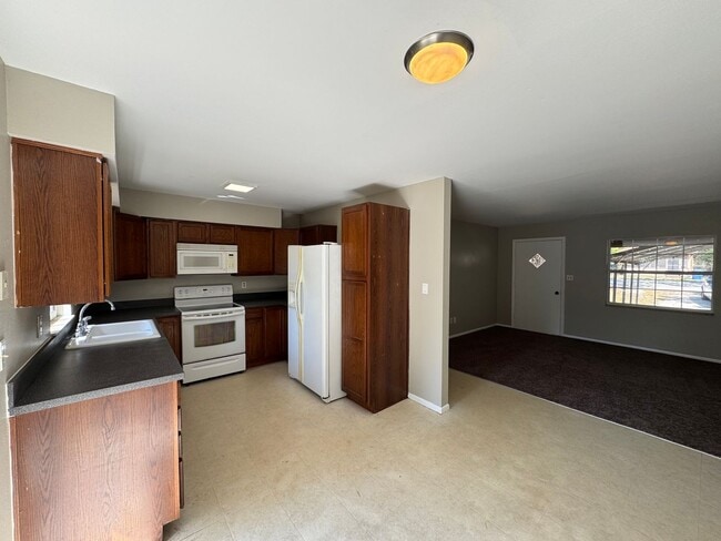 Photo - Charming 4 Bedroom, 1 Bathroom Home in Orange City!!