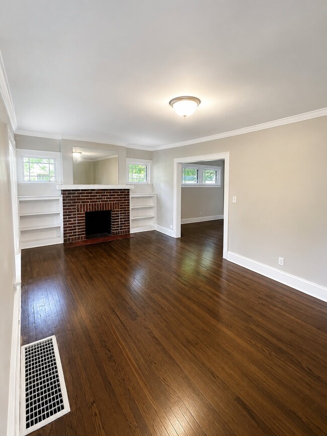 Photo - 1462 Parkhill Rd