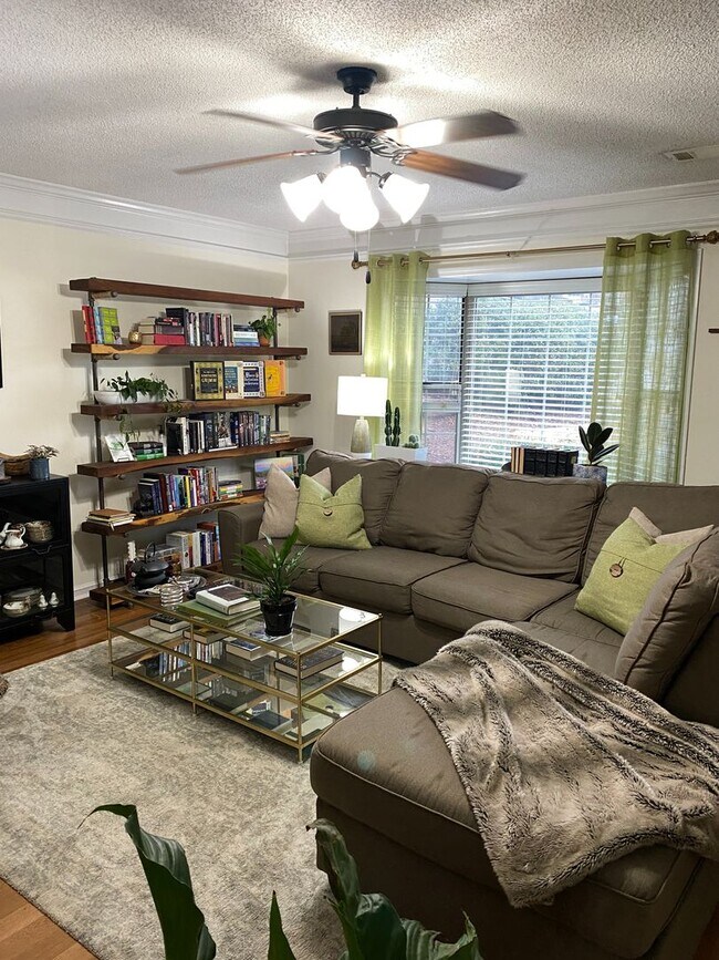 Photo - Stunning 2 bed, 2.5 bath townhouse just off the Oconee Connector