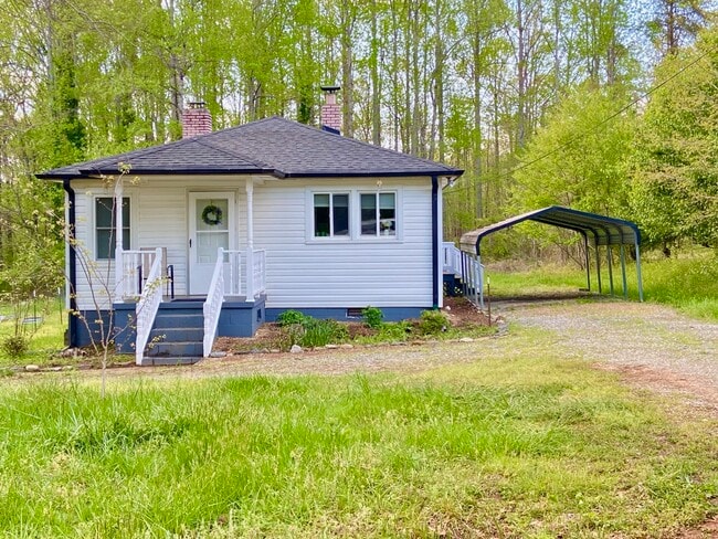 Photo - 108 New Circle Rd House