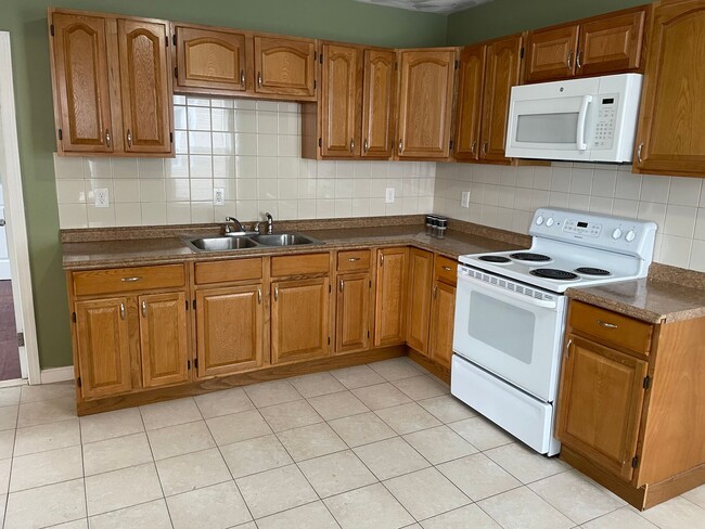 Building Photo - 9 Forest Ave Unit 1 Rental