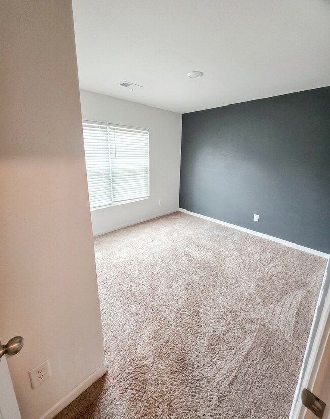 Photo - 218 Sundew Rd
