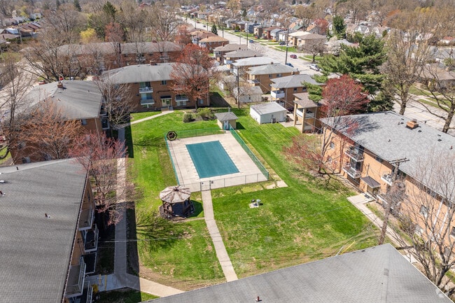 Courtyard/Pool