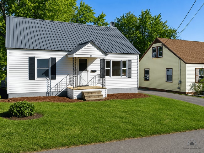Building Photo - Spacious 4-Bedroom Home with Garage & Modern Heating  for Rent in Waterville
