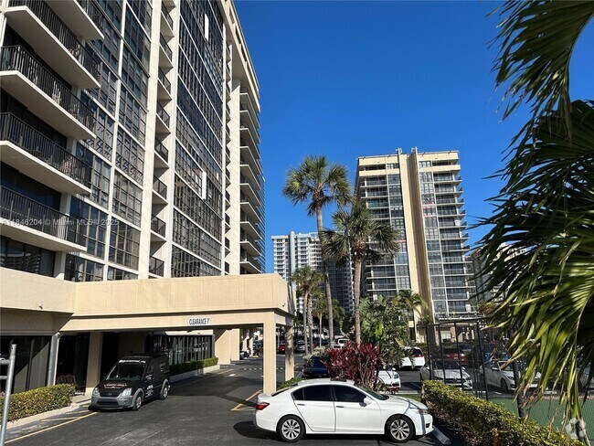 Building Photo - 2017 S Ocean Dr Unit 1405 Rental