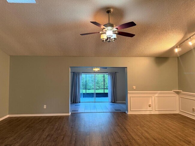 104 Brewster Ln