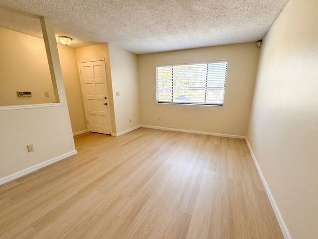 Photo - 942 Marie Ave