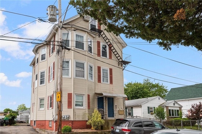 Building Photo - 178-180 Chandler Avenue Unit 3