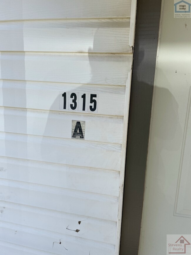 Photo - 1315 SW E Ave Apartment Unit B