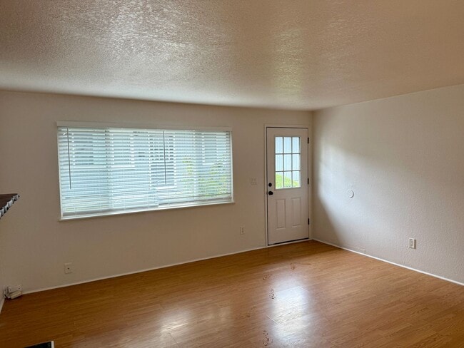 Photo - Cool Clean and Crisp-Inner SE Duplex Unit 3803