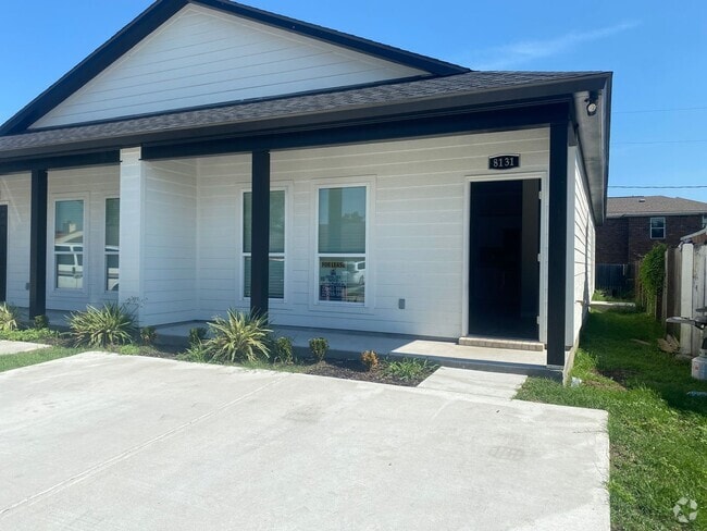 Building Photo - DM 8131-33 Skysail Ave Unit DM 8131 Skysail Ave Rental