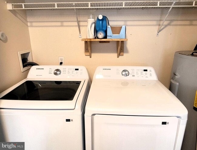 Photo - 124 Dickens Ln