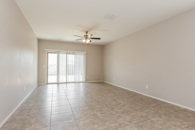 Photo - 25569 W Desert Dr