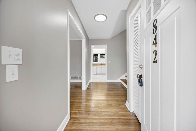 Photo - 842 Delverton Rd