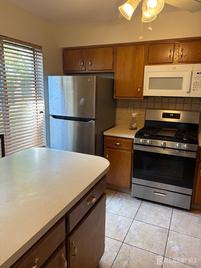 Photo - 1112 Schmidt Ln
