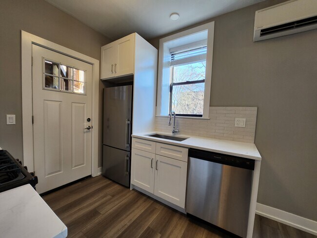 Photo - 3931 N Janssen Ave Unidad 3