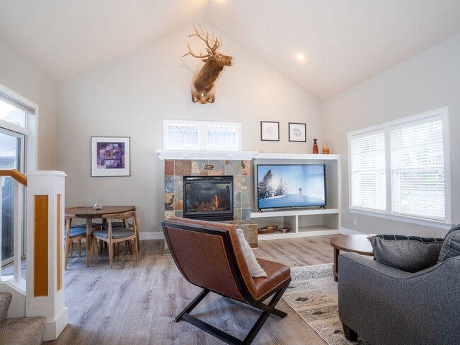 Photo - Amazing Updated Braeburn Townhome close to all Bend has to offer!