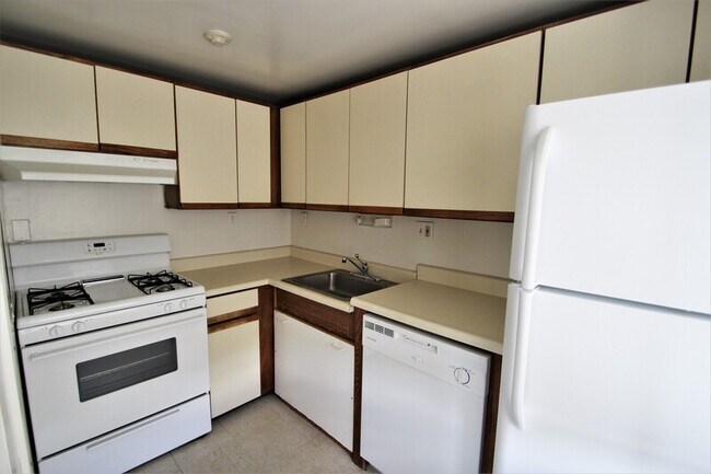 Photo - 223 E Preston St Unidad Basement