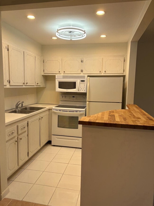 Photo - 61 Ashby B Unit 61