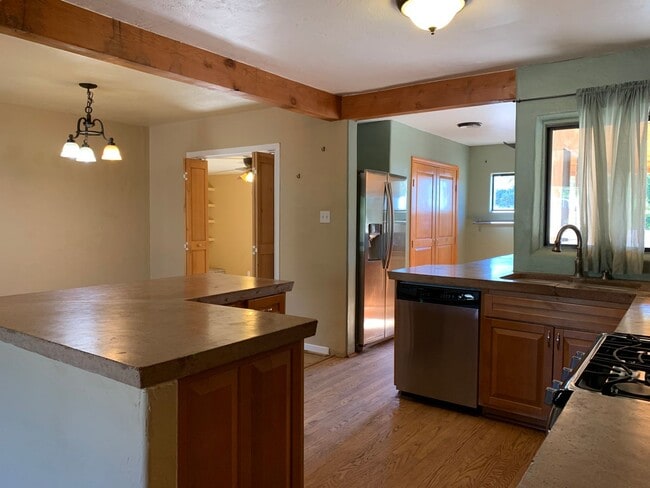 Photo - Splendid 4 Bedroom, 1.5 Bath Home Near Kirtland AFB! Available Now!