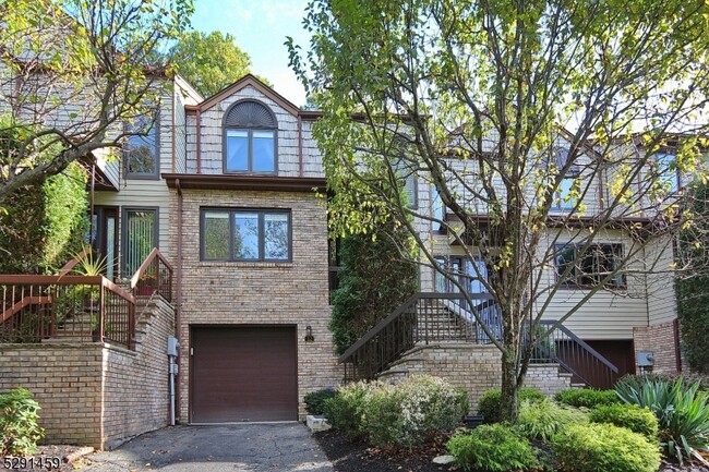 32 Averell Dr  