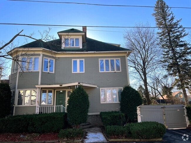 Building Photo - 637 Dix St Rental