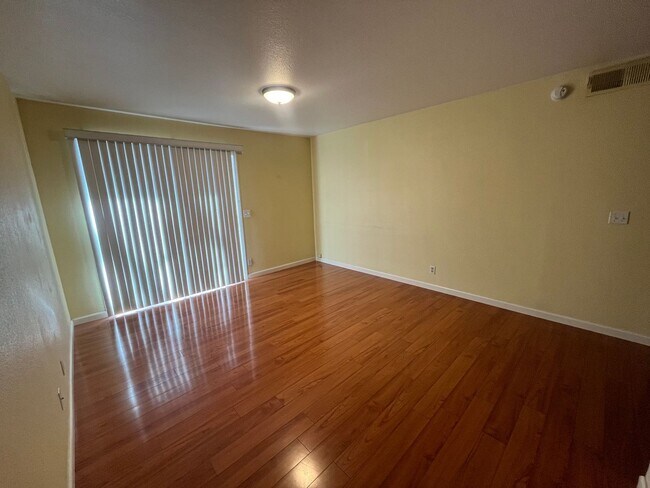 Photo - 1 Bedroom & 1  Bathroom Apartment Unit 319-P