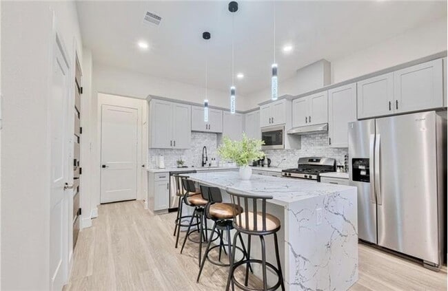 Building Photo - 2909 Nagle St