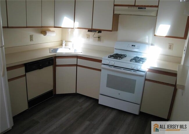 Photo - 152 Darwin Ln