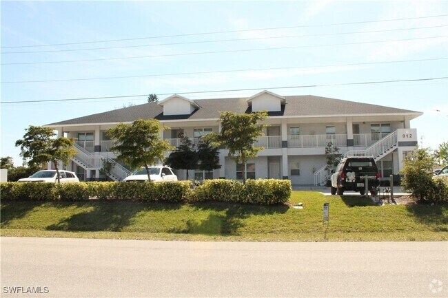 Building Photo - 912 SW 39th Terrace Unit 102 Rental