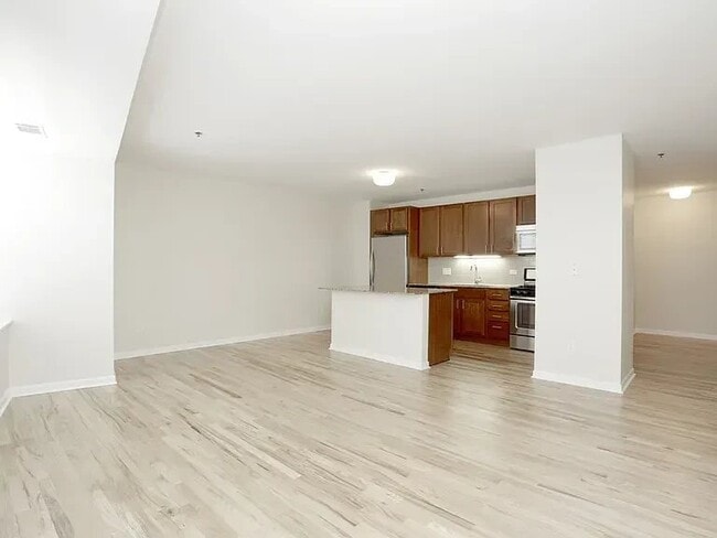 Photo - 1337 W Fargo Ave Unit 703