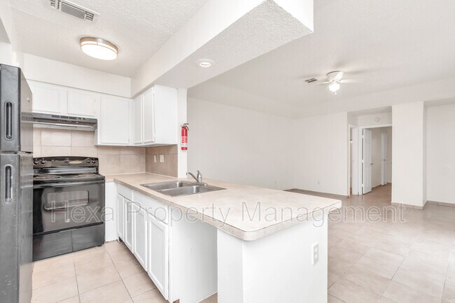 Photo - 6021 Bonn Echo Ln Unidad 2 bedroom