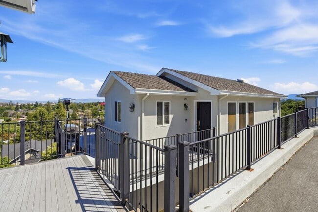 Photo - 531 Upland Rd