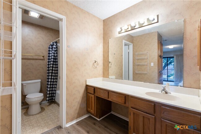 Photo - 1202 Thorpe Ln Unit 216