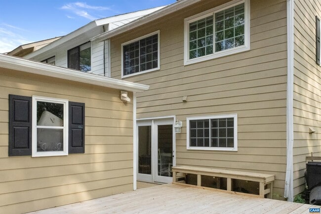 Photo - 118 Woodlake Dr