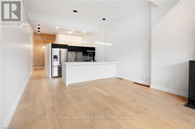 Photo - 676 Richmond St W Unité 105