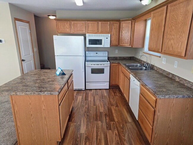 Photo - 4410 152 Street