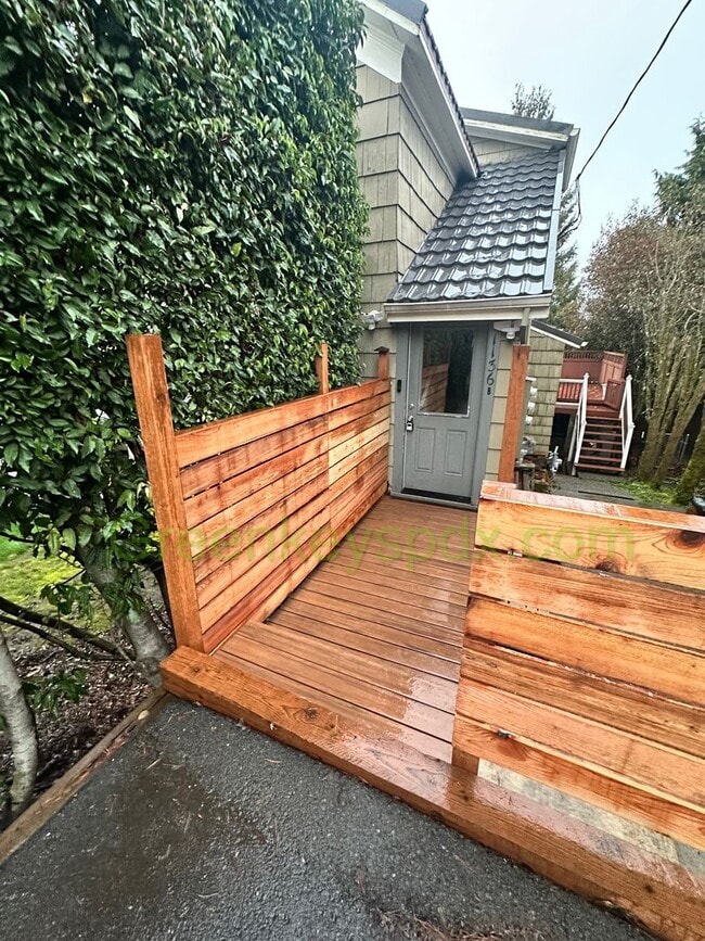 Building Photo - 10197-1136 Unit B