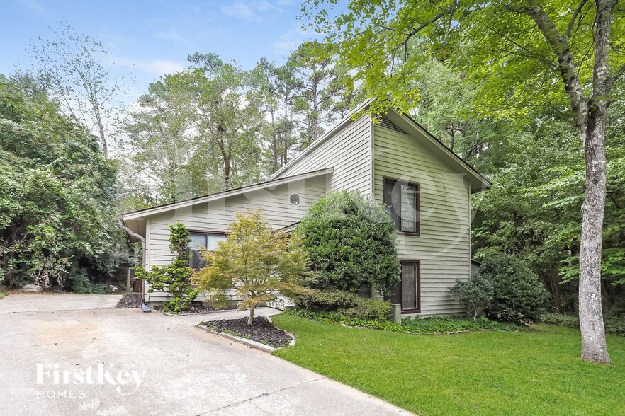 104 Solway Ct