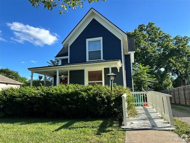 Building Photo - 715 E Grand River Ave Rental