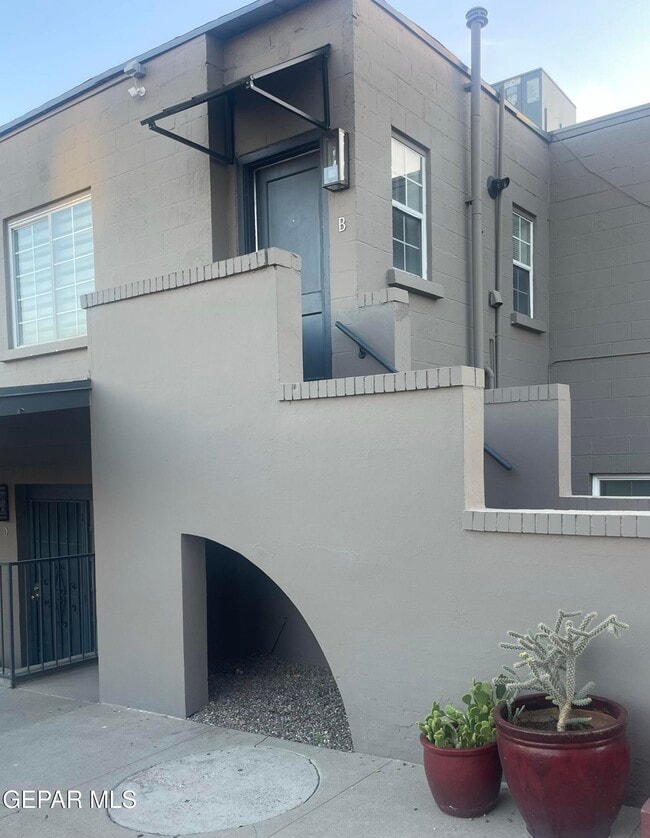 Building Photo - 1415 N Ochoa St Rental