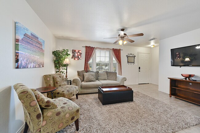 Photo - Holleman Village Apartamentos