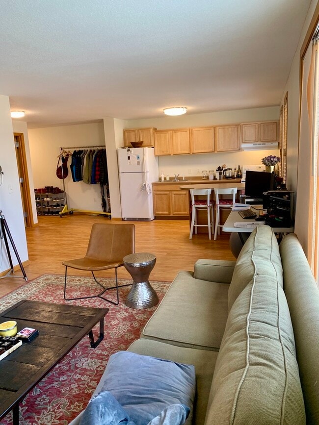 Photo - 2050 St Clair Ave Unit 2e